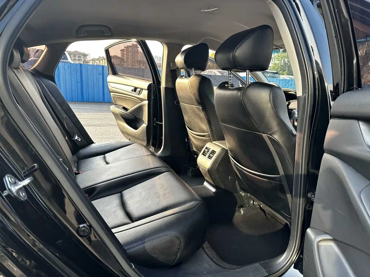 Фото 8 - Honda Accord