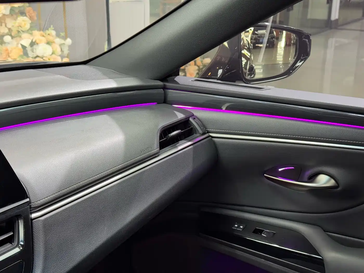 Lexus ES 2021 300h Excellence Edition фото 15
