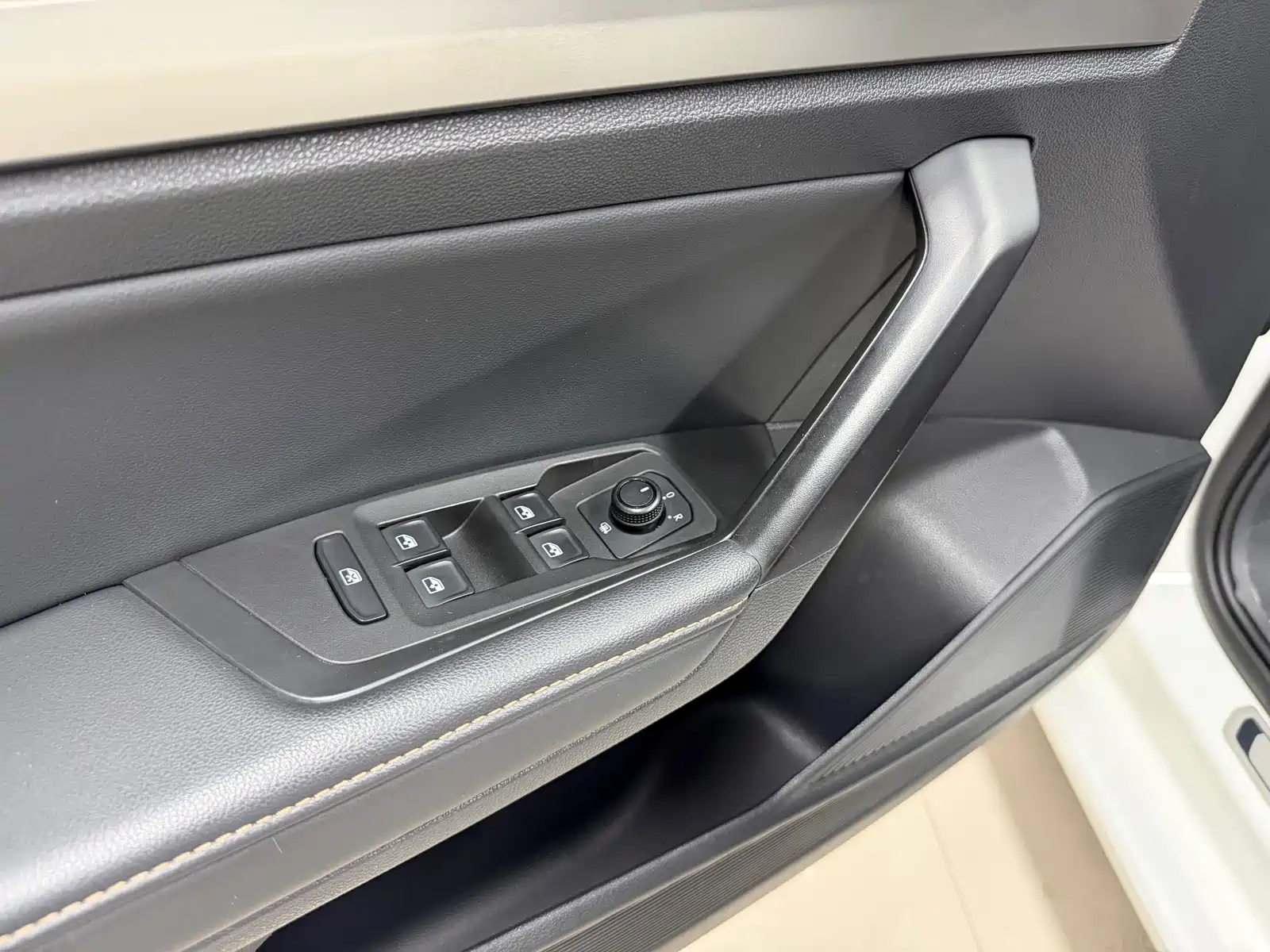 صورة 10 - Volkswagen Lavida