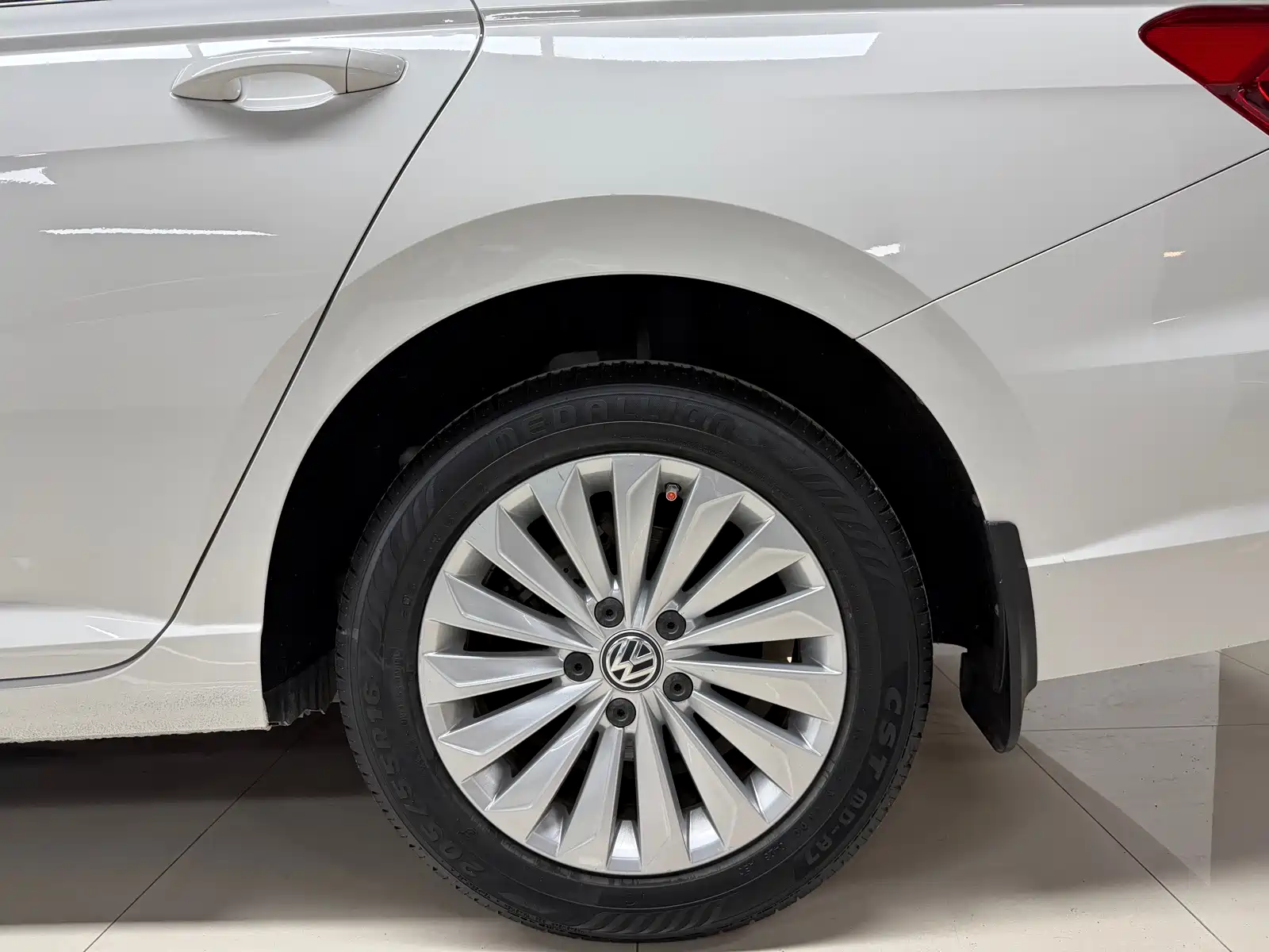 صورة 14 - Volkswagen Lavida