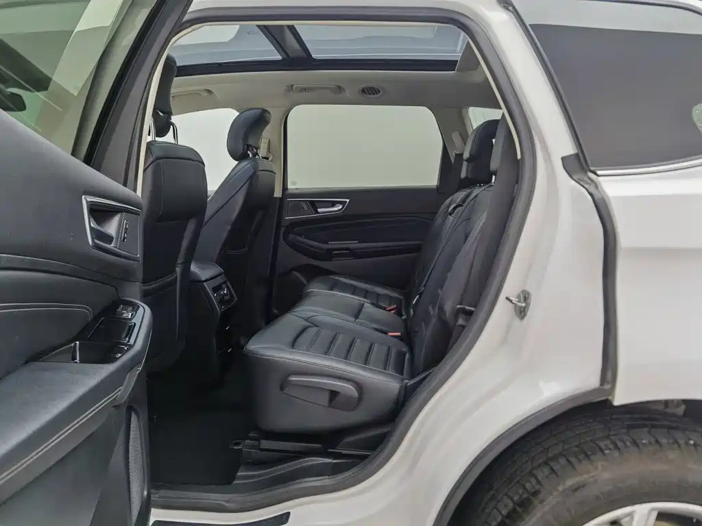 Фото 15 - Ford Edge