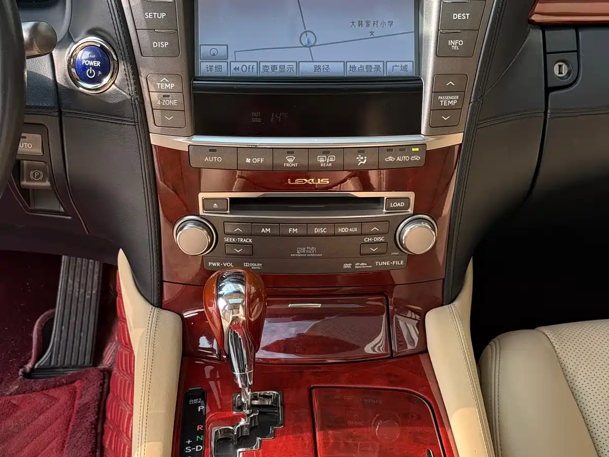 Lexus LS 2010 600hL фото 22