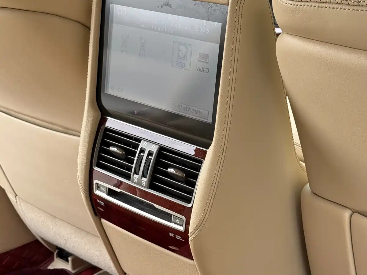 Lexus LS 2010 600hL фото 17