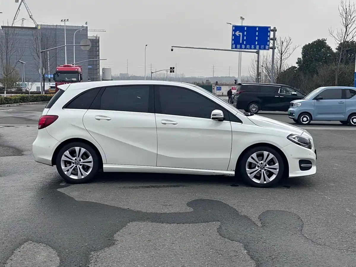 Mercedes-Benz B-Class 2017 B 200 Dynamic фото 5