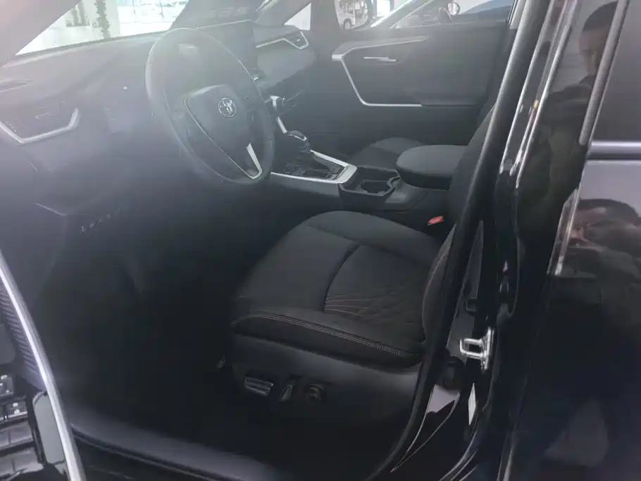 Toyota RAV4 2025 2024 2.0L CVT FWD Style Plus Edition