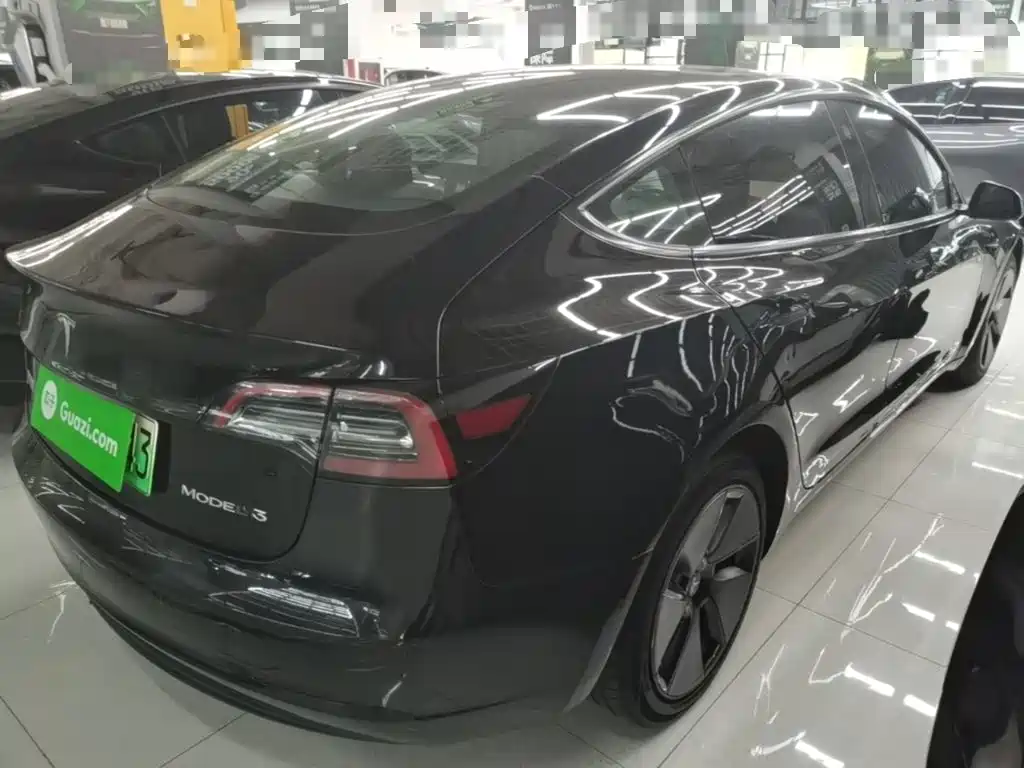 Фото 6 - Tesla Model 3