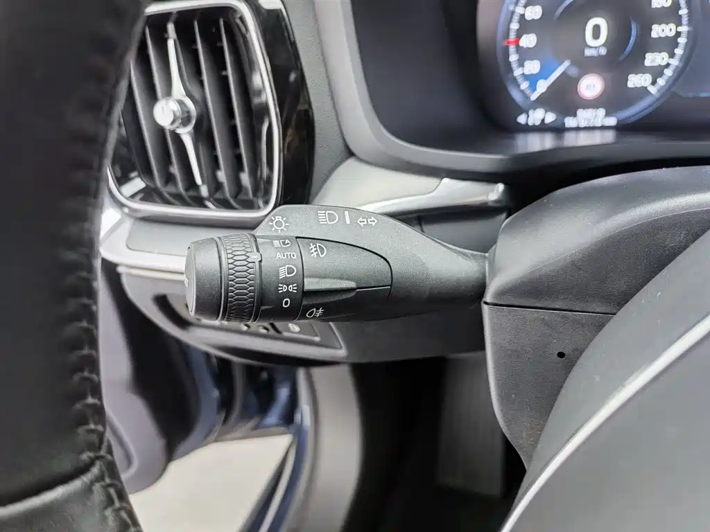 Volvo S60 Plug-in Hybrid 2022 T8 E-AWD Hybrid Intelligent Luxury Edition фото 21