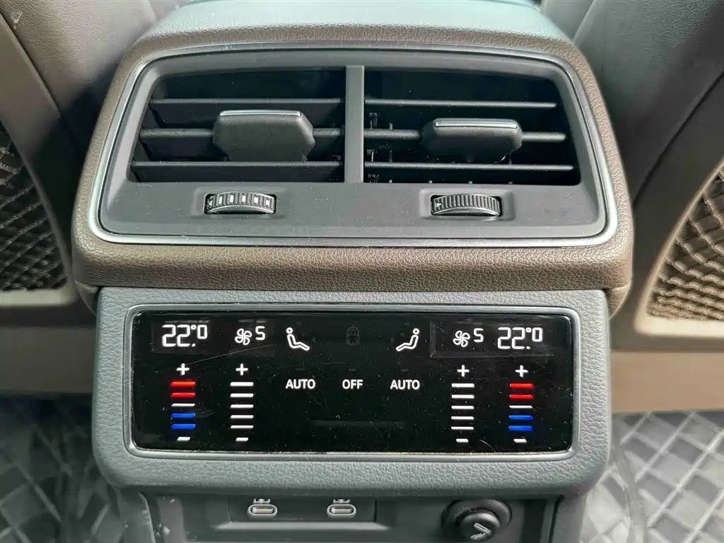Фото 14 - Audi A7L
