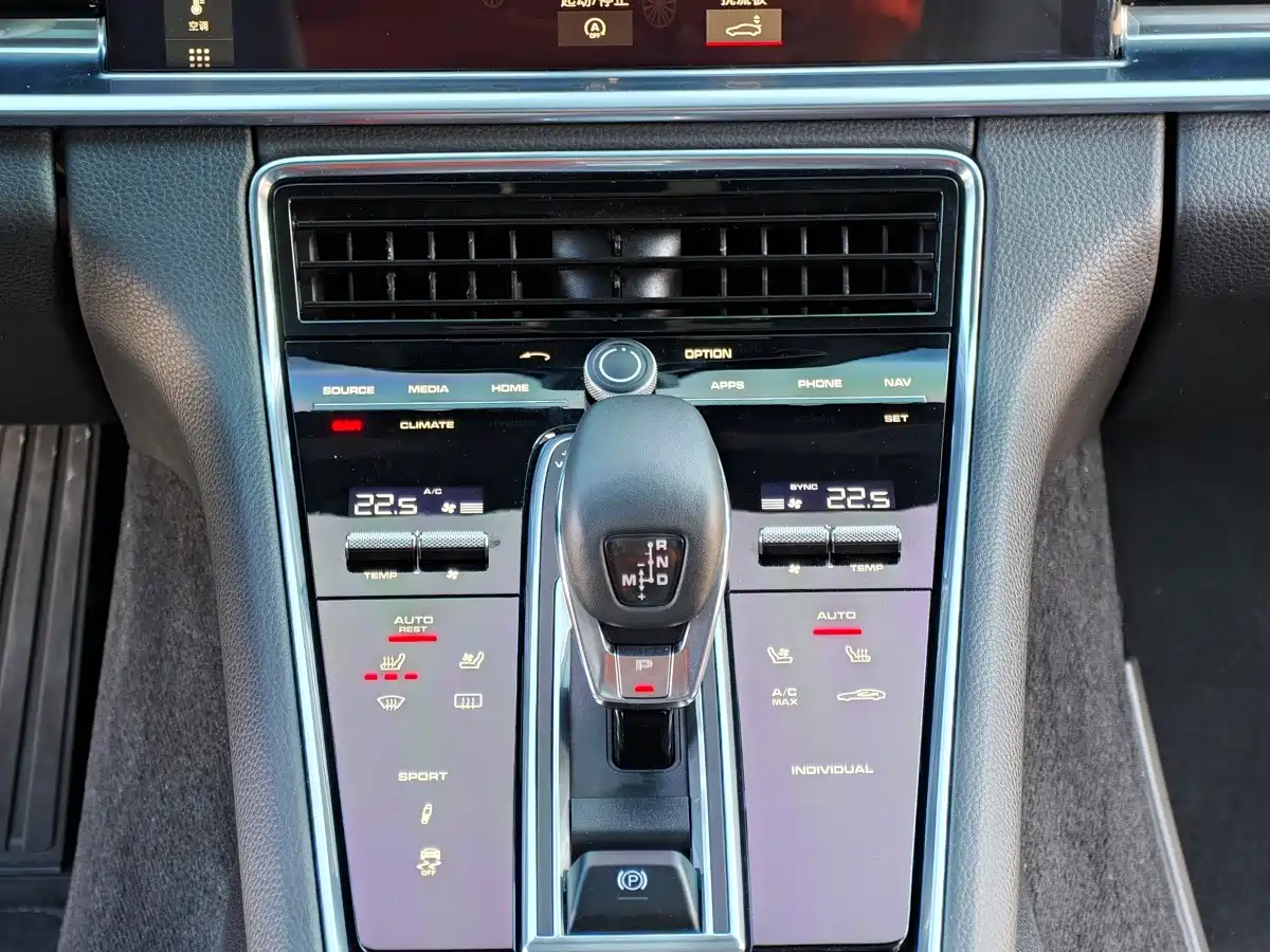 Фото 10 - Porsche Panamera