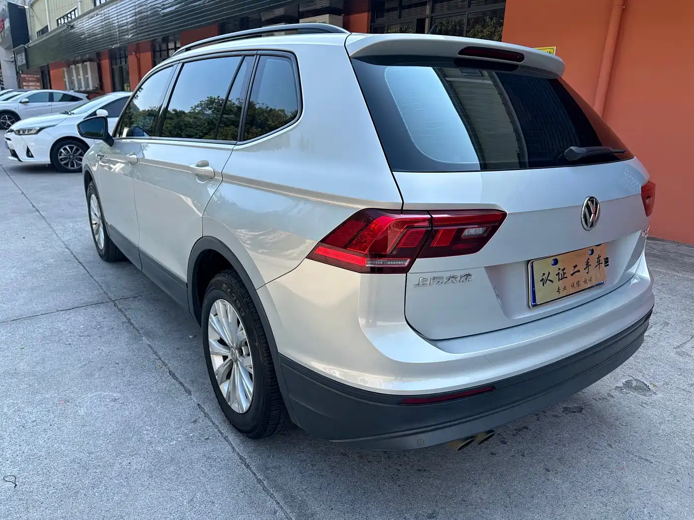 Volkswagen Tiguan L 2017 330TSI Automatic 2WD Trend Edition фото 6