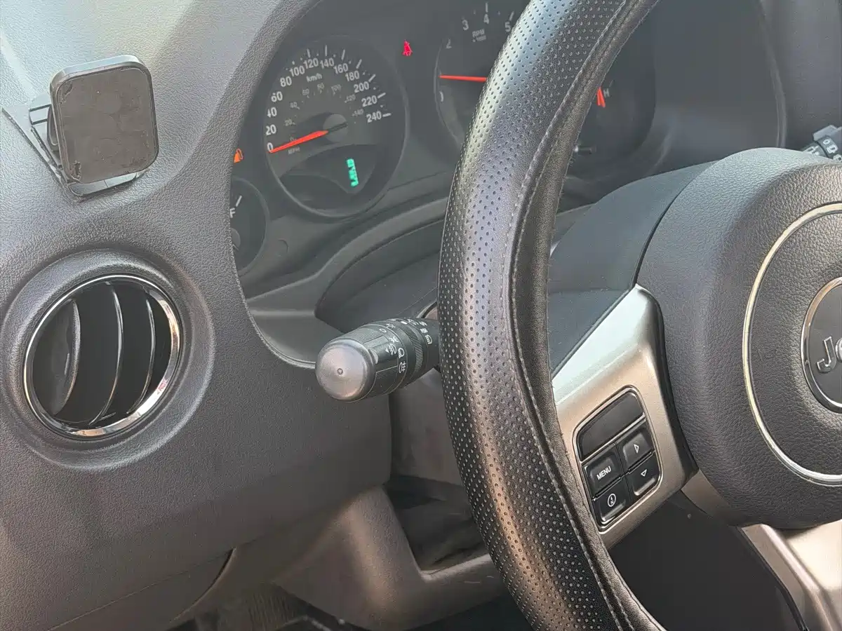 Jeep Compass (Import) 2012 2012 2.4L AWD Sport Edition