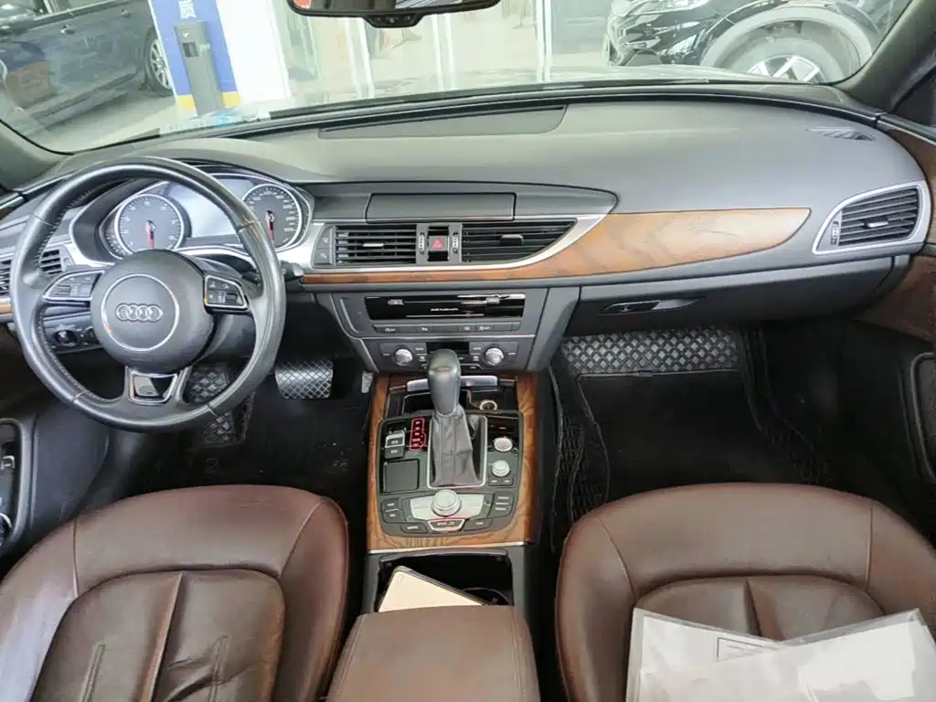 Фото 11 - Audi A6L