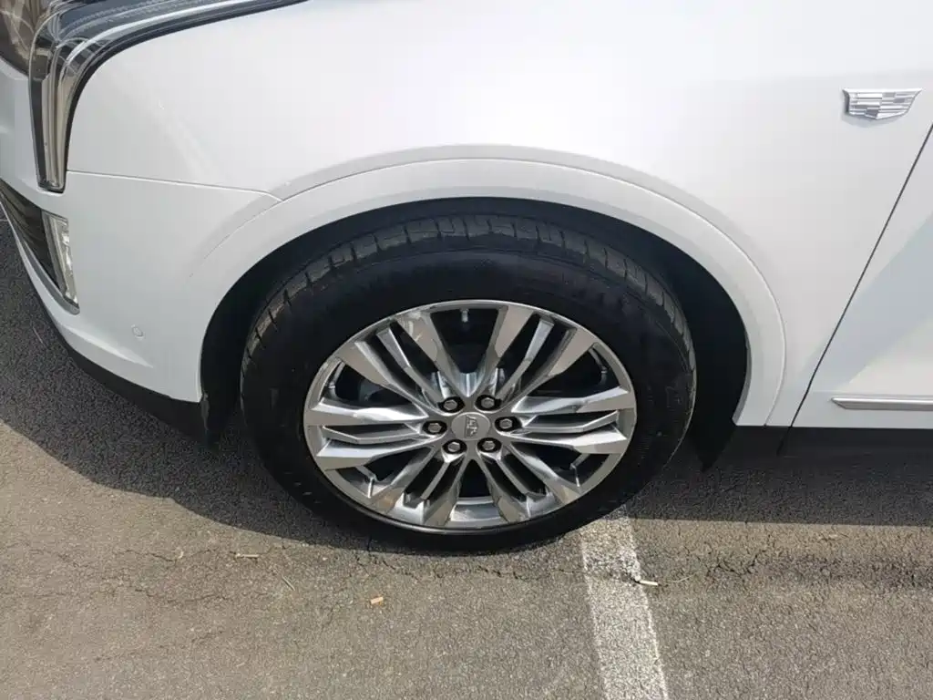 Photo 23 - Cadillac XT5