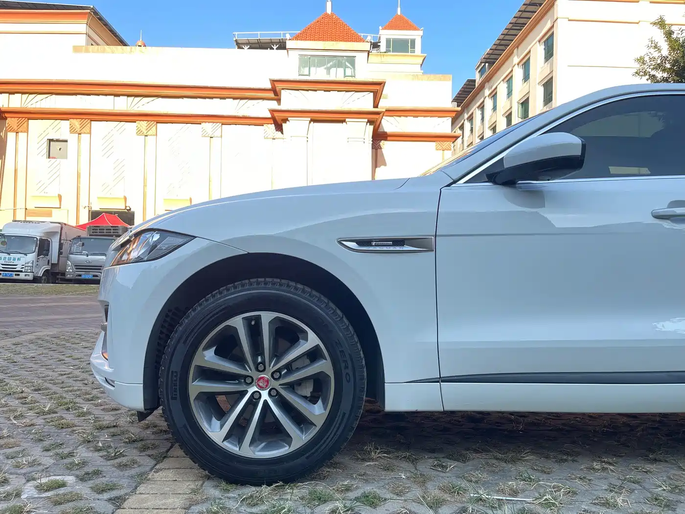Jaguar F-PACE 2017 2016 2.0T FWD R-Sport Edition
