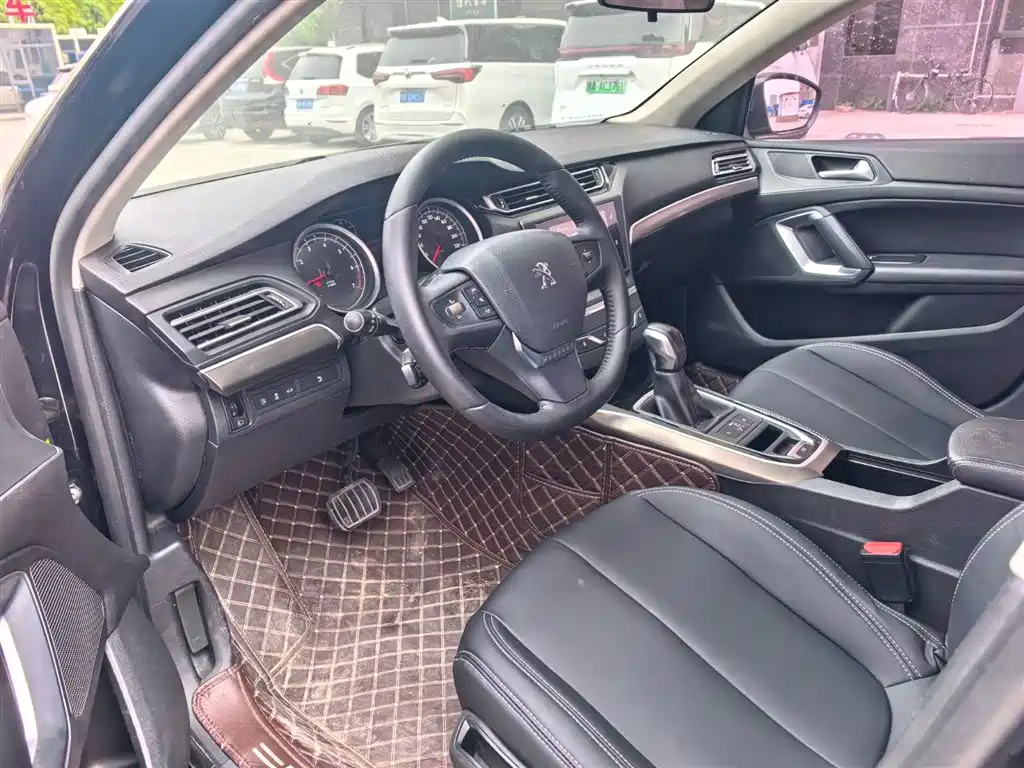 Peugeot 408 2015 Model 1.2T Automatic Luxury Edition фото 6