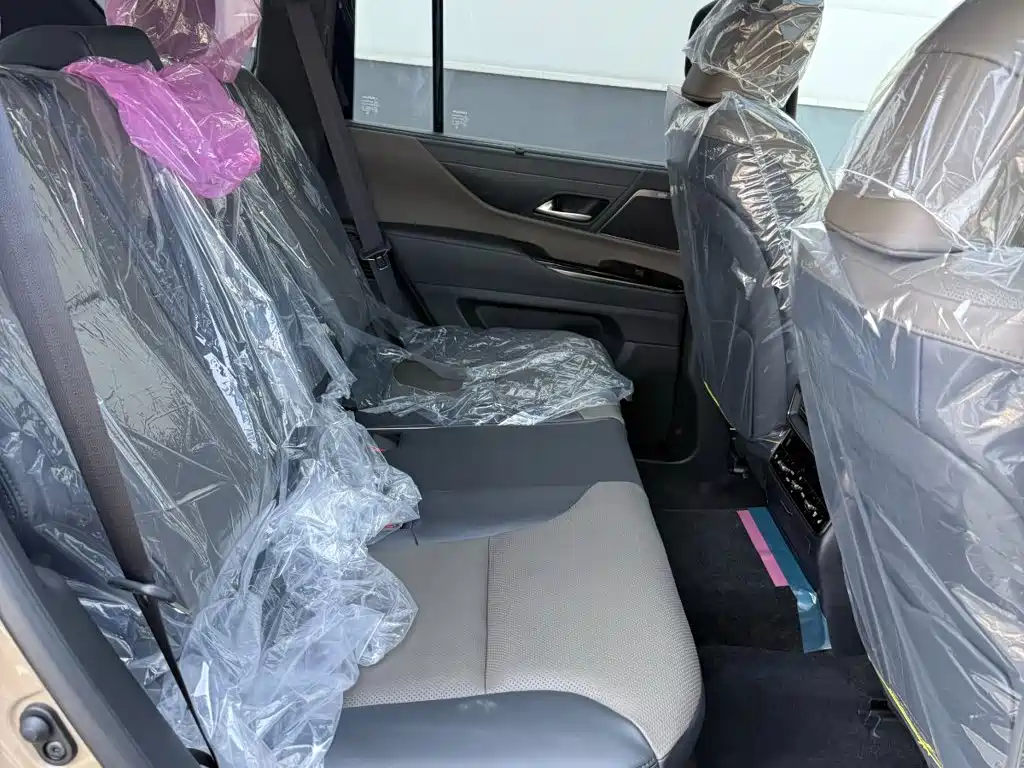 Фото 26 - Lexus LX