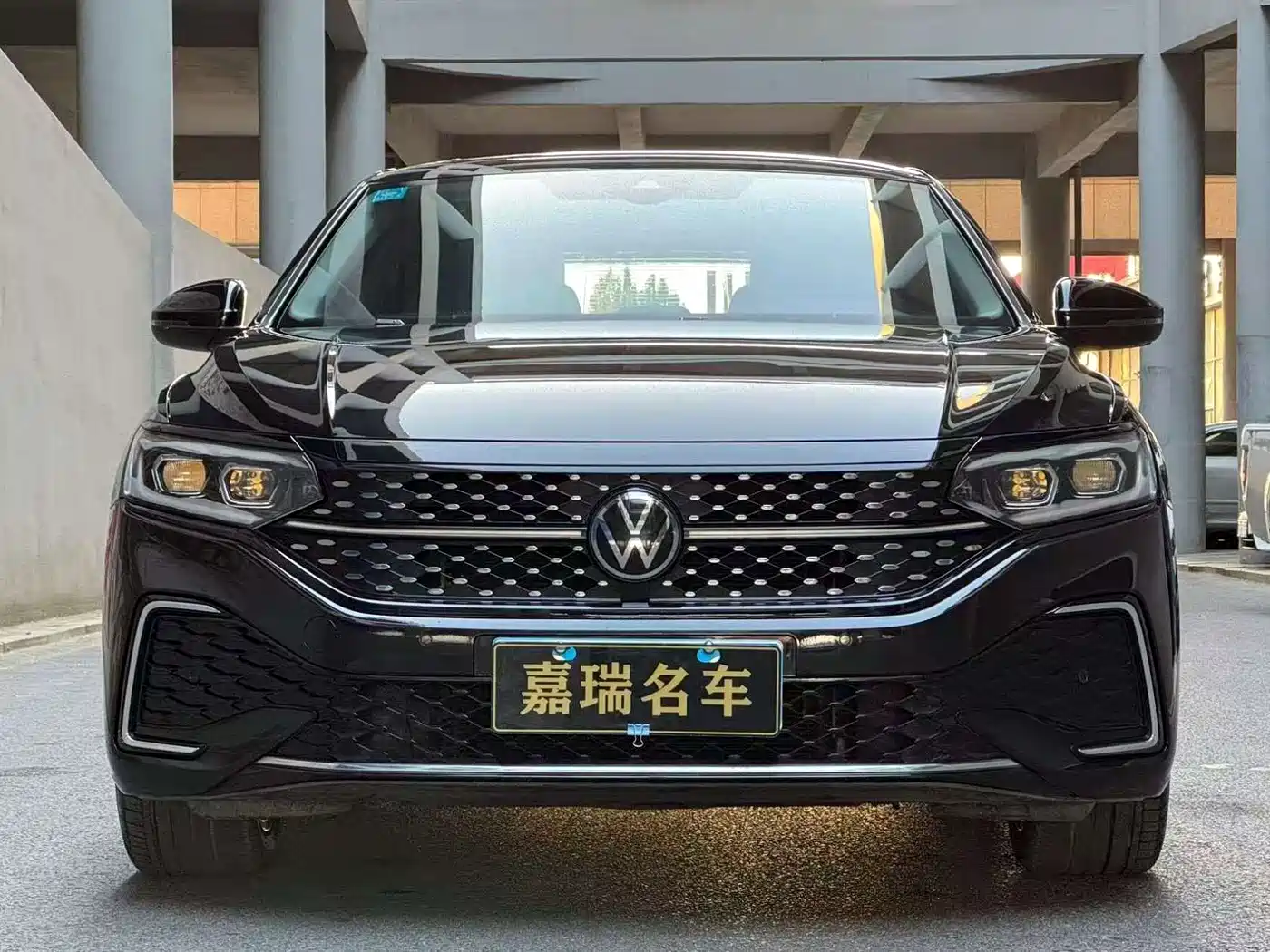Volkswagen Passat 2022 330TSI Starlight Luxury Edition фото 2