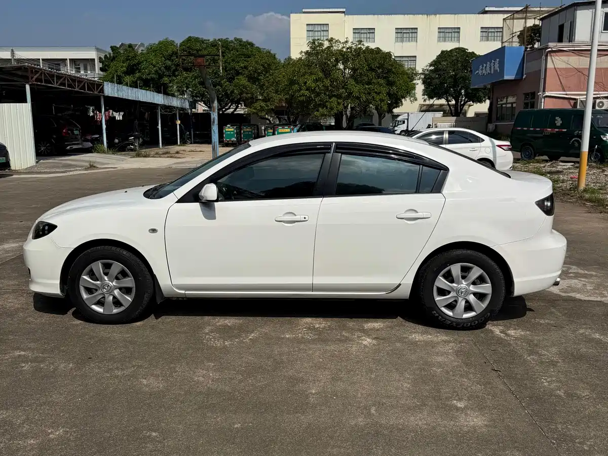 Фото 6 - Mazda 3