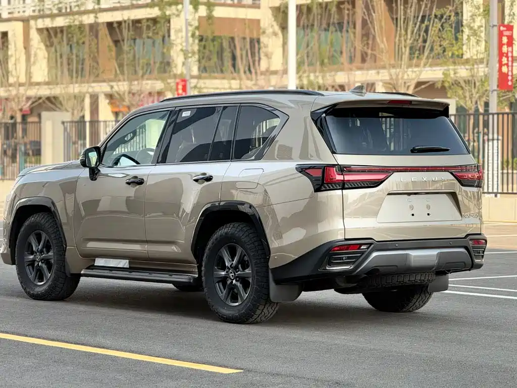 Фото 3 - Lexus LX