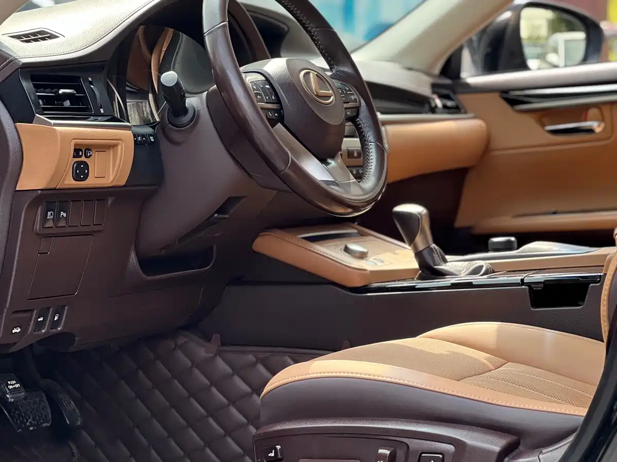 Lexus ES 2015 200 Comfort Edition фото 2