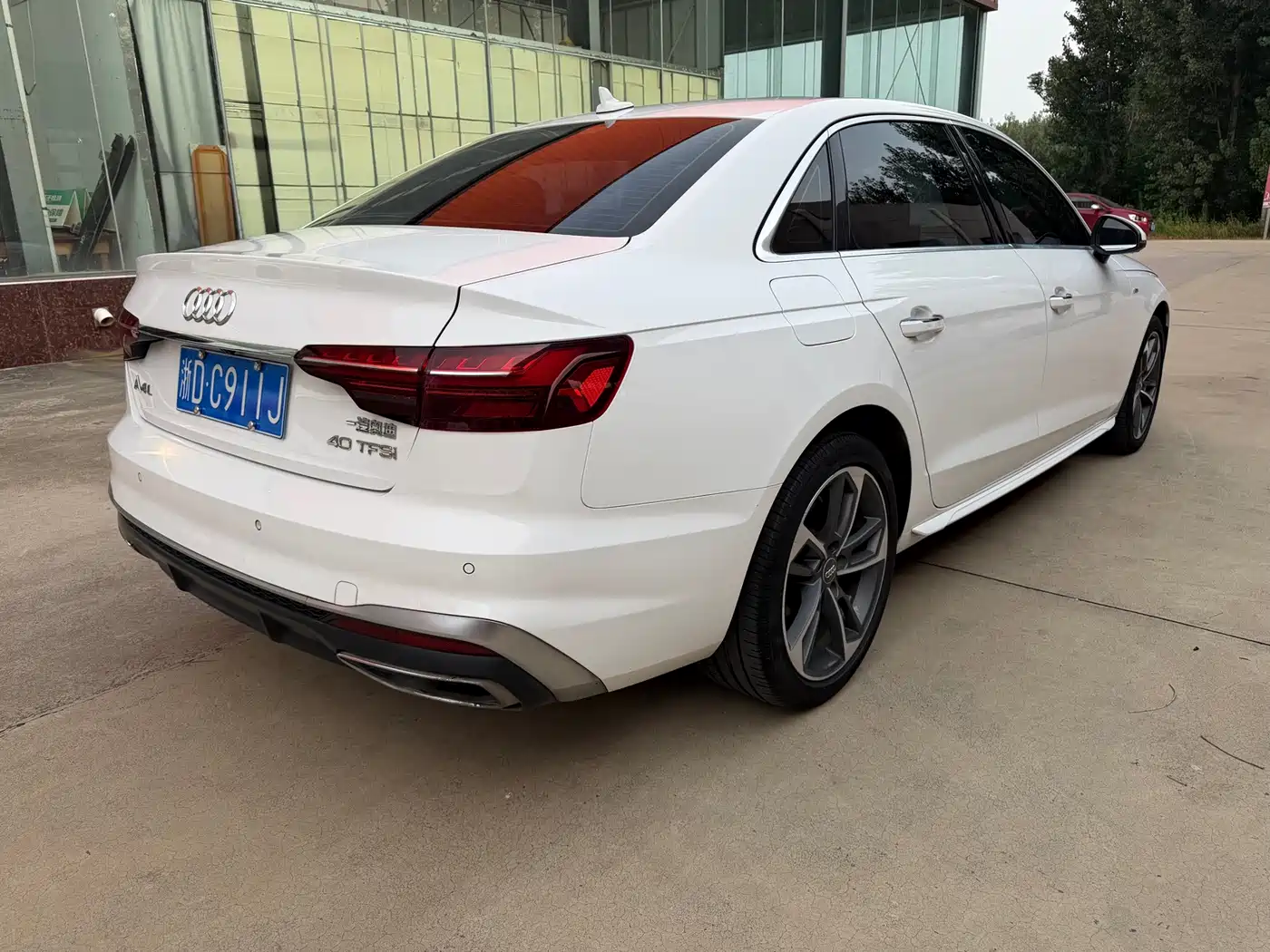 Фото 6 - Audi A4L