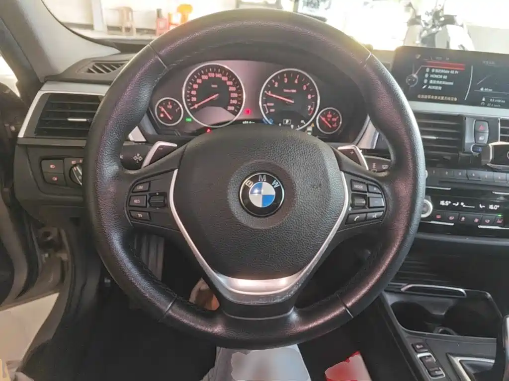 Photo 11 - BMW 3 Series