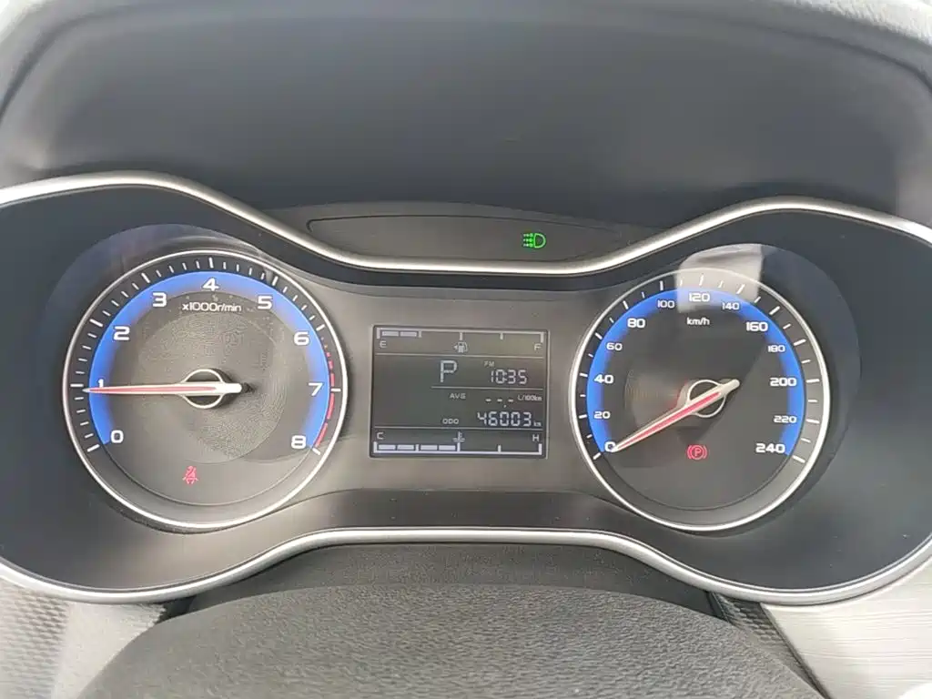 Фото 12 - Geely Vision