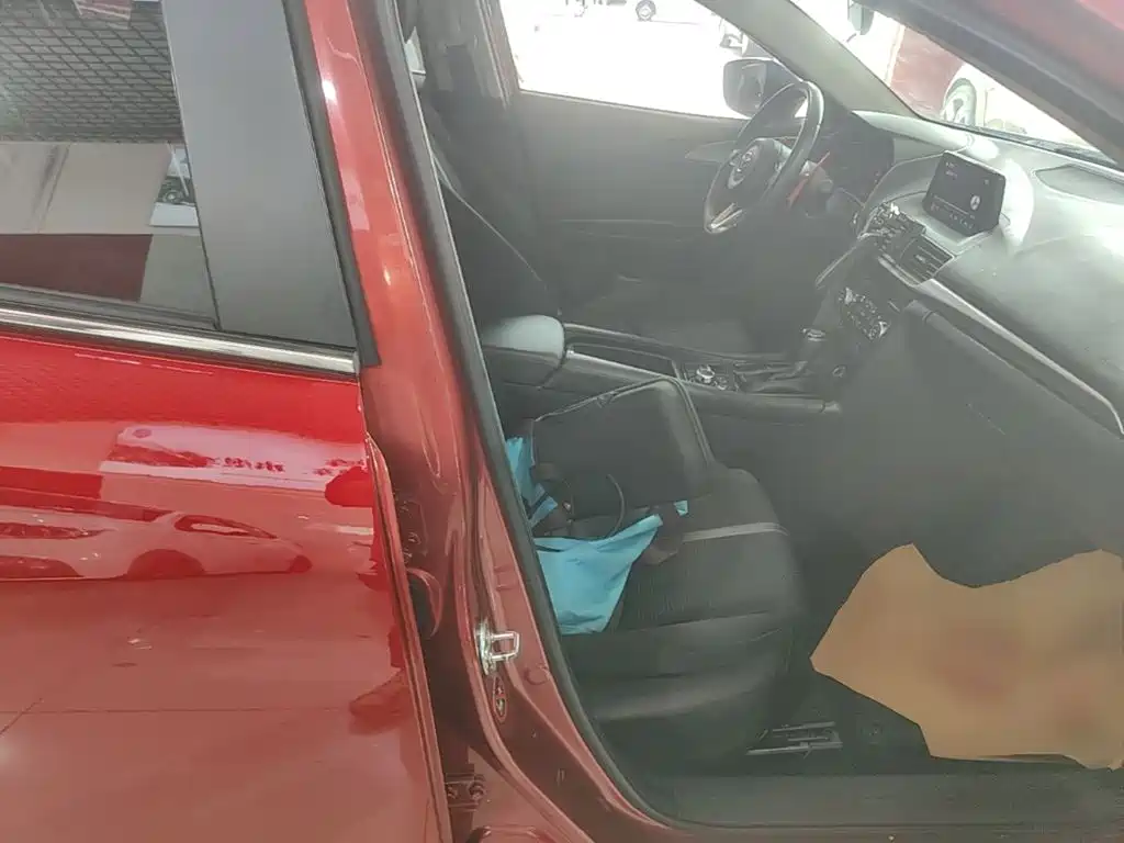 Фото 25 - Mazda Mazda 3