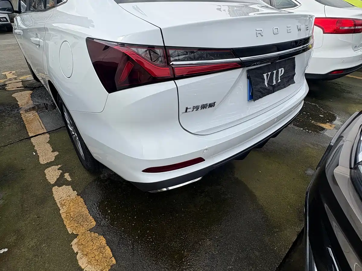 Фото 16 - Roewe i5