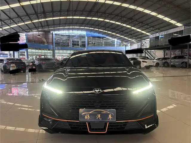 Changan UNI-V 2024 1.5T Deluxe Sport — фото 2
