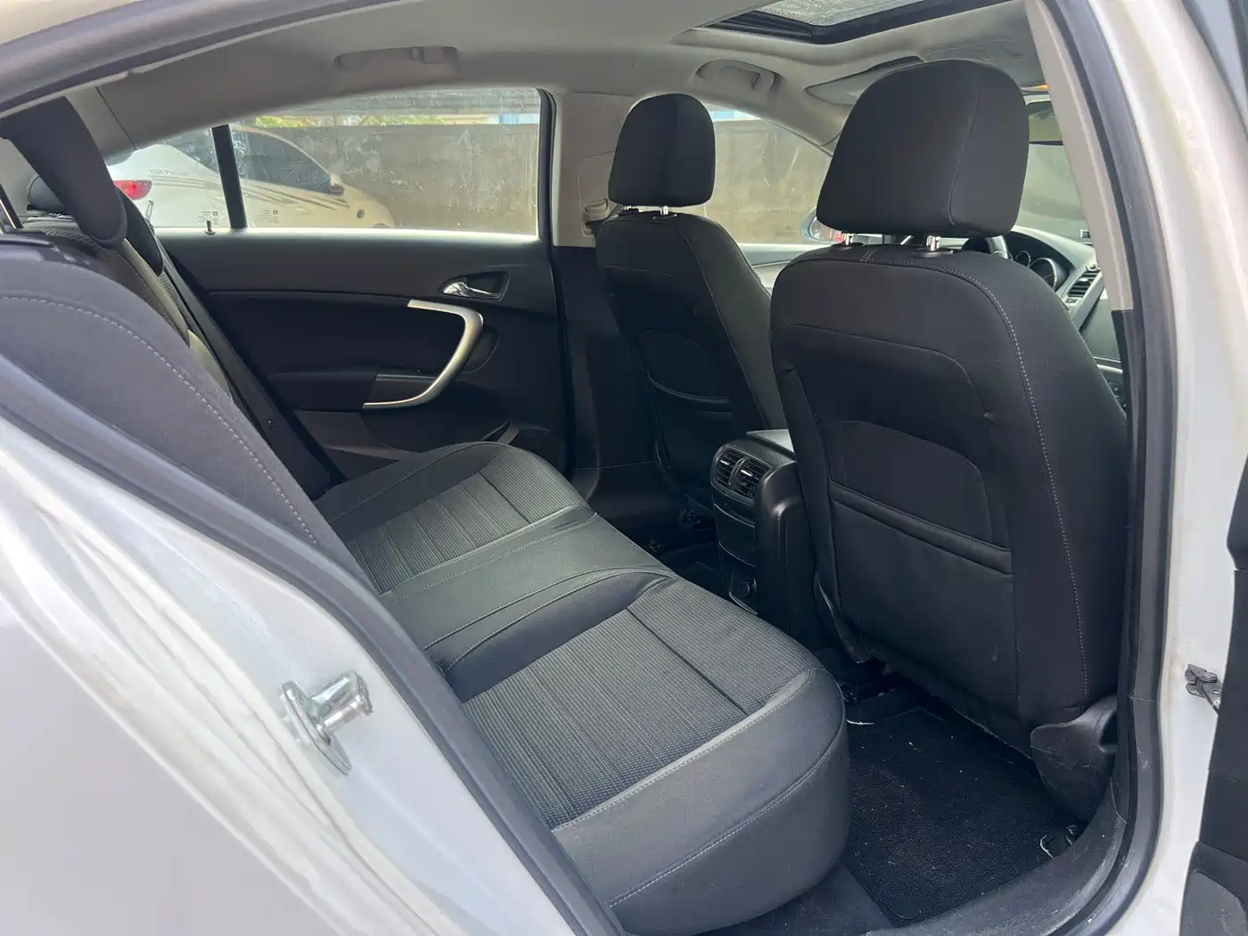 Photo 14 - Buick Regal