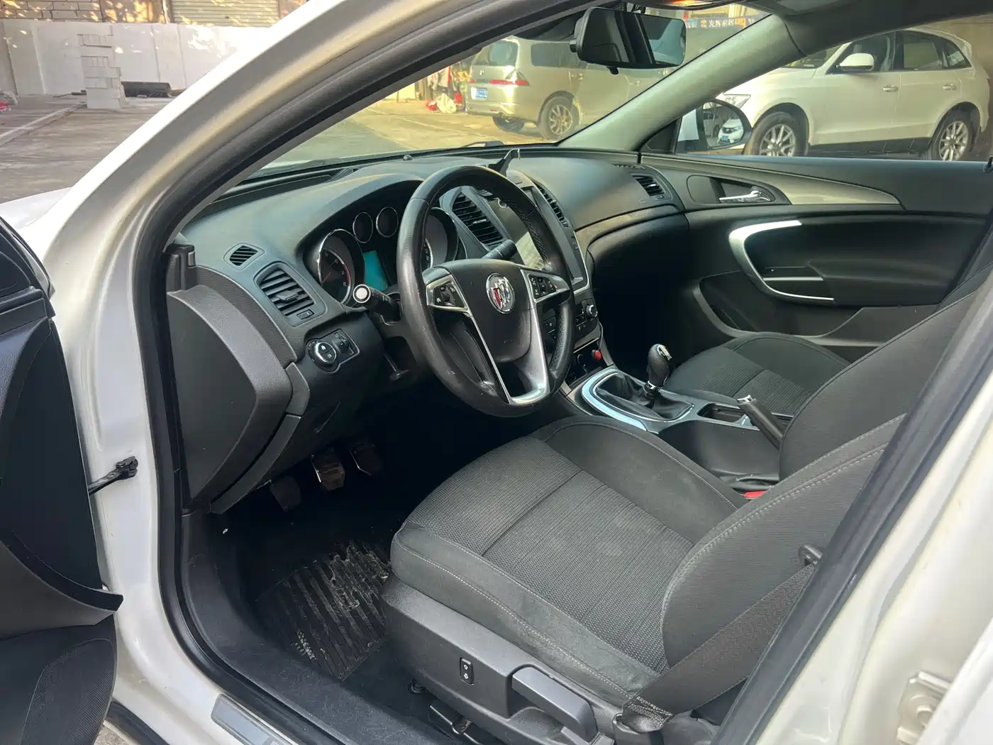 Photo 15 - Buick Regal