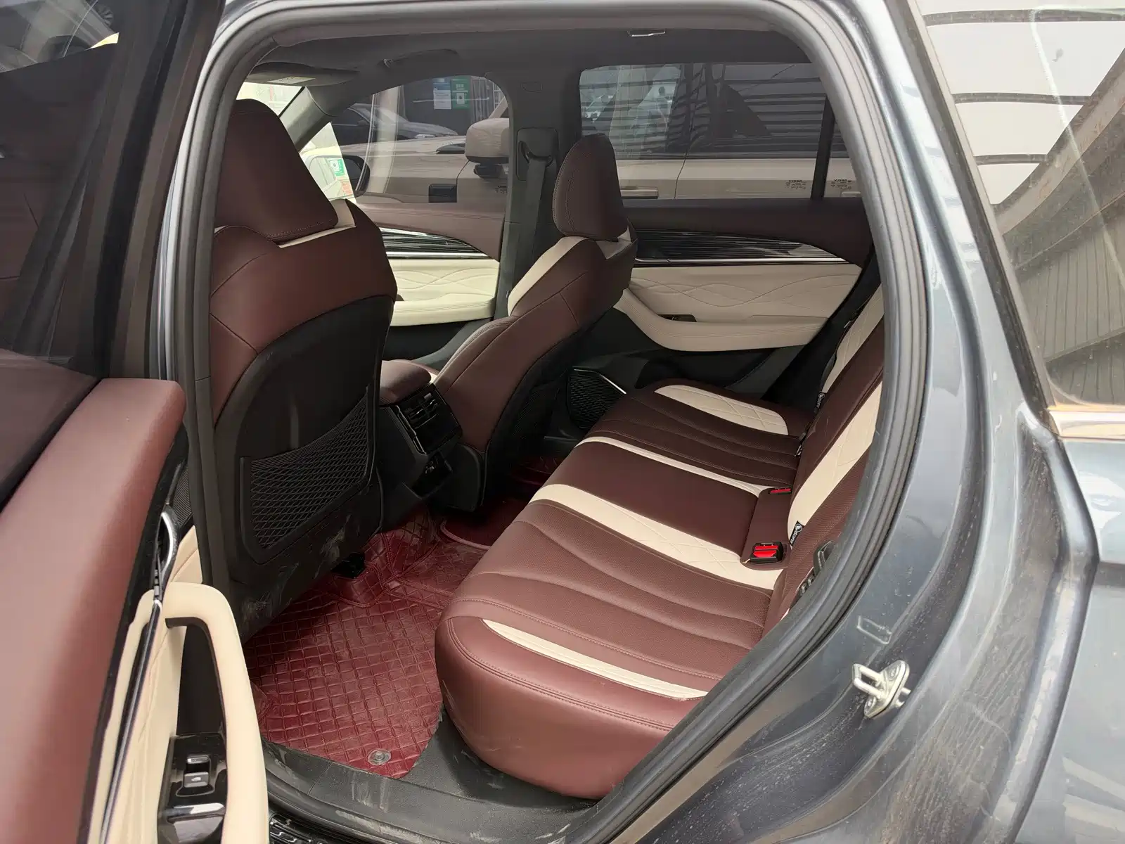 Photo 7 - Geely Monjaro