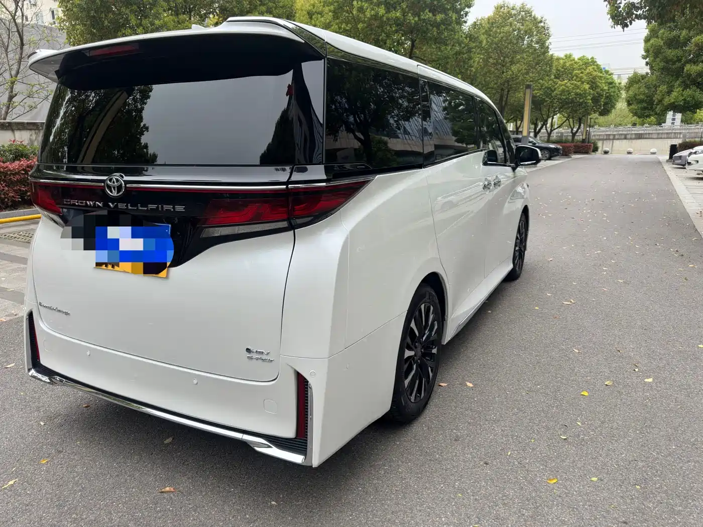 Toyota Vellfire 2024 Crown Hybrid 2.5L Executive Premium Edition фото 4