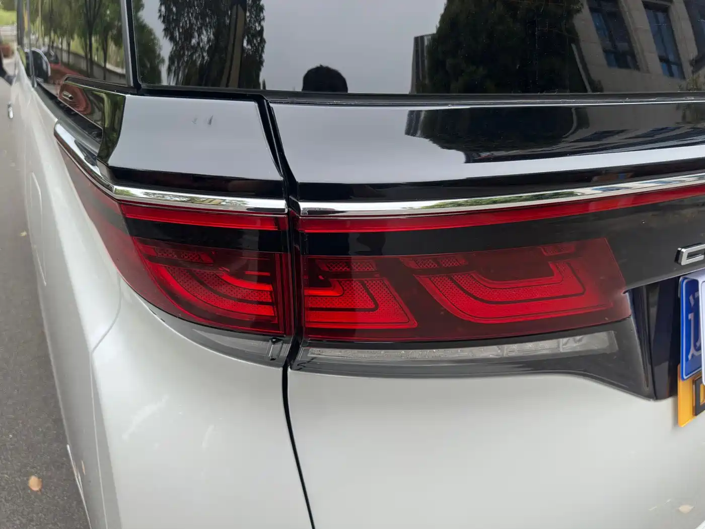 Toyota Vellfire 2024 Crown Hybrid 2.5L Executive Premium Edition фото 8