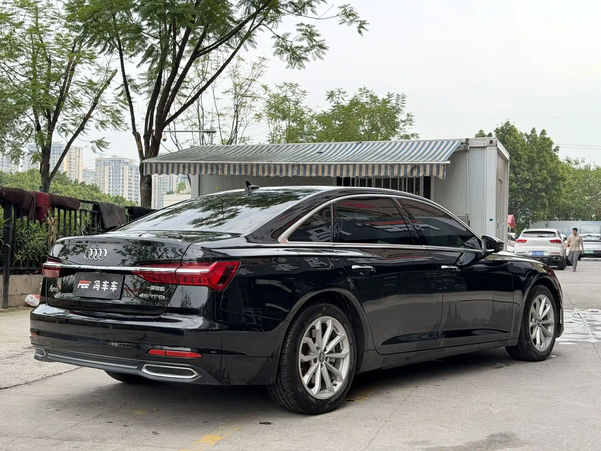 Фото 10 - Audi A6L