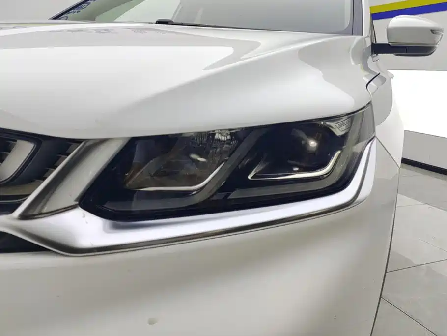 Фото 5 - Geely Coolray