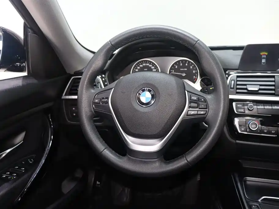 BMW 3 Series GT 2019 320i Fashion Model фото 12