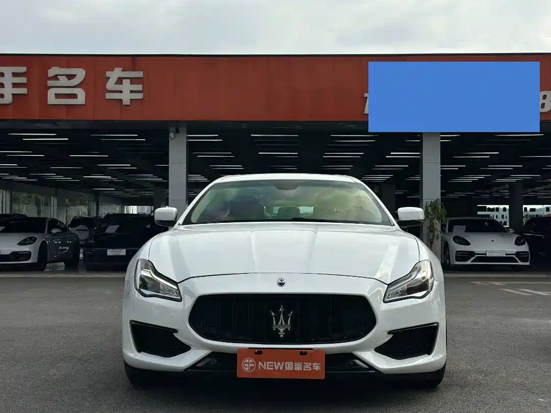 Photo 2 - Maserati Quattroporte