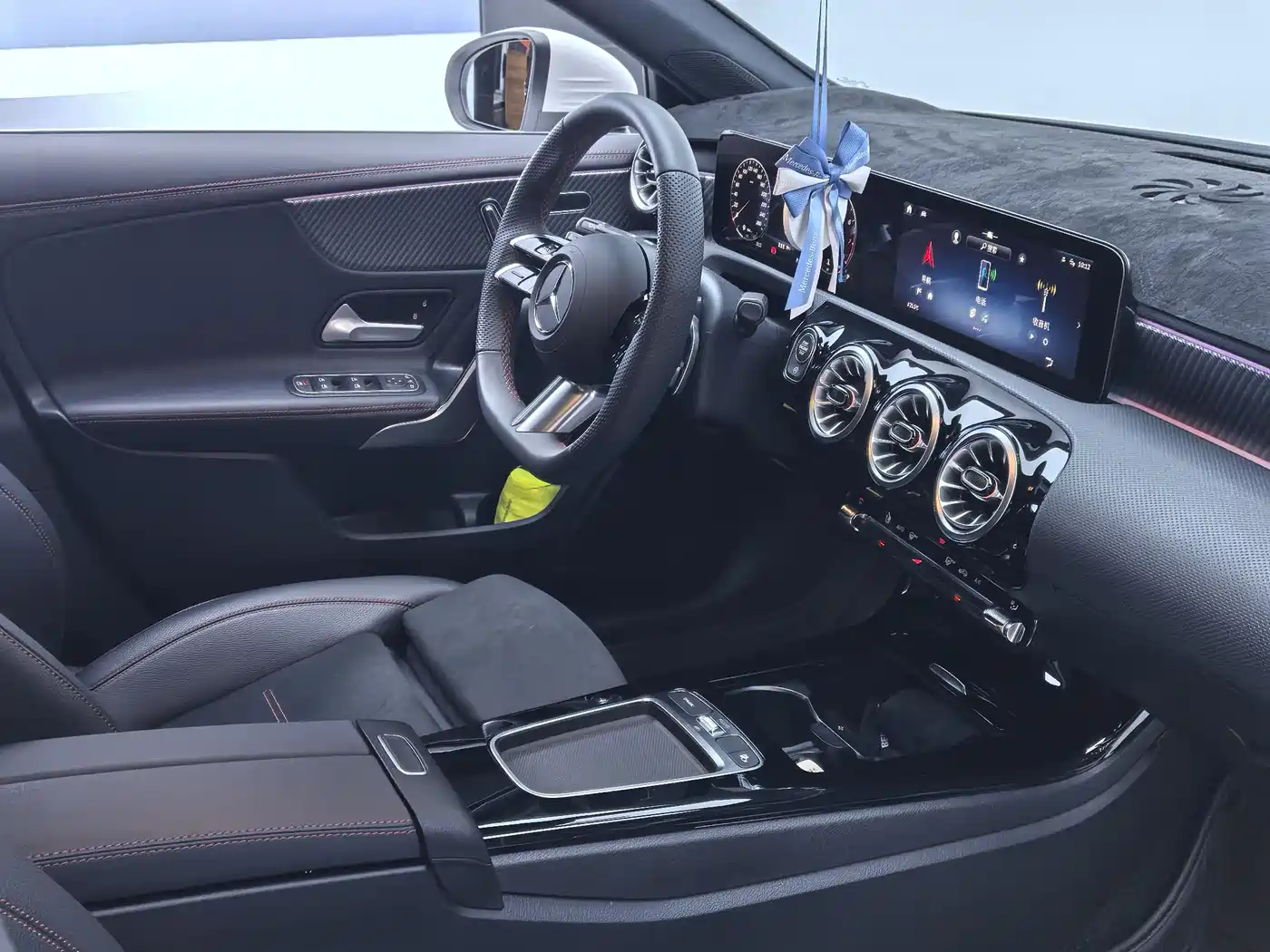 Mercedes-Benz A-Class 2024 A 200 L Fashion Edition фото 13