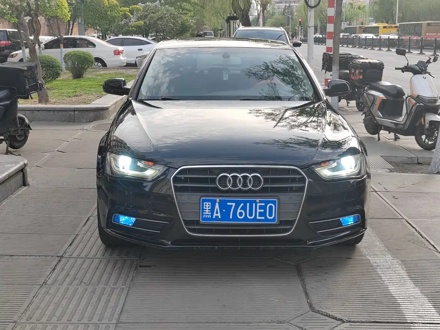 Audi A4L 2013 35 TFSI Automatic Comfort фото 2
