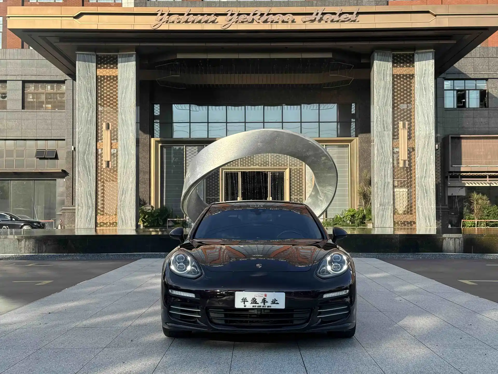 Фото 2 - Porsche Panamera