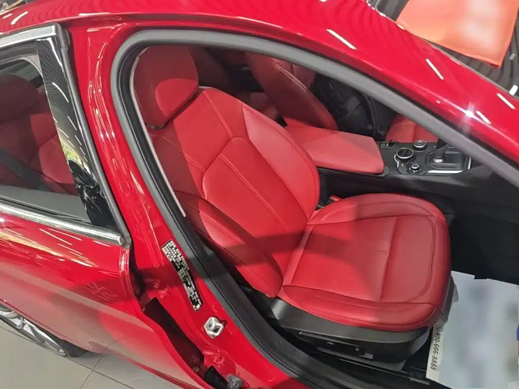 Alfa Romeo Giulia 2018 2017 2.0T 200HP Luxury Edition