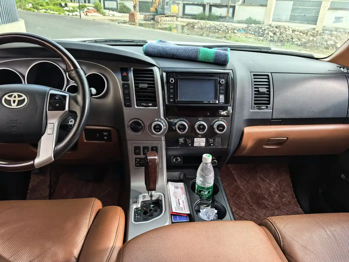 Toyota Sequoia 2010 5.7 Platinum Edition фото 5