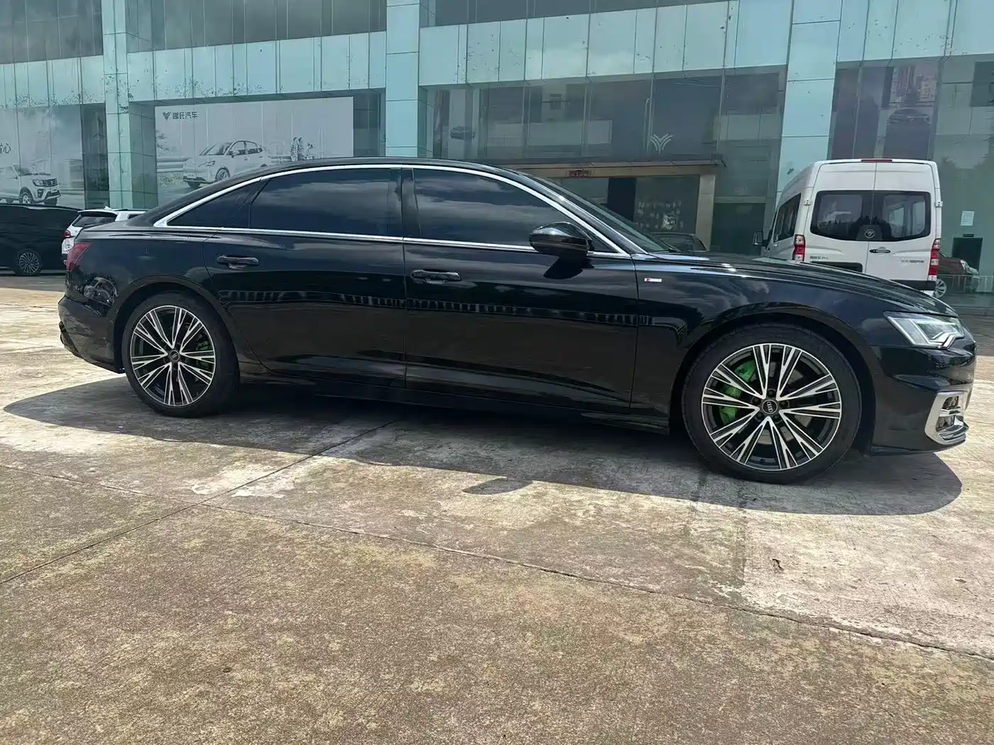 Фото 4 - Audi A6L