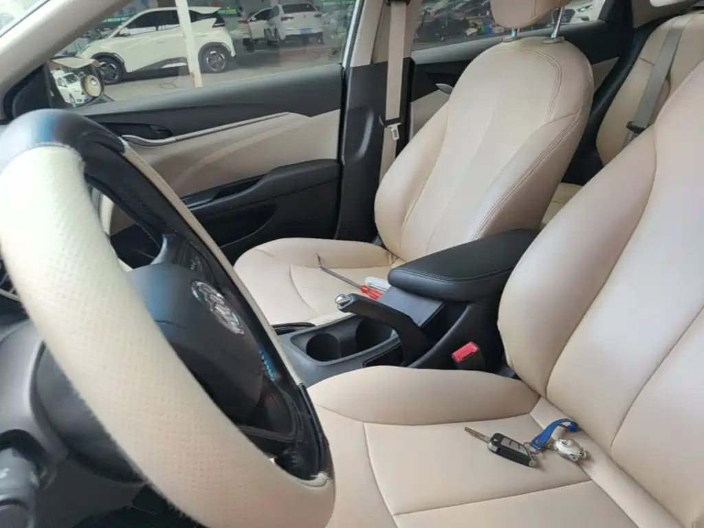 Фото 15 - Buick Excelle