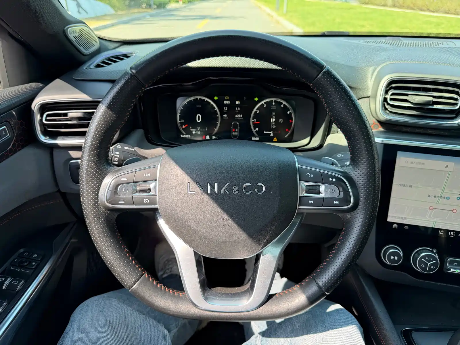 Фото 13 - Lynk & Co 03