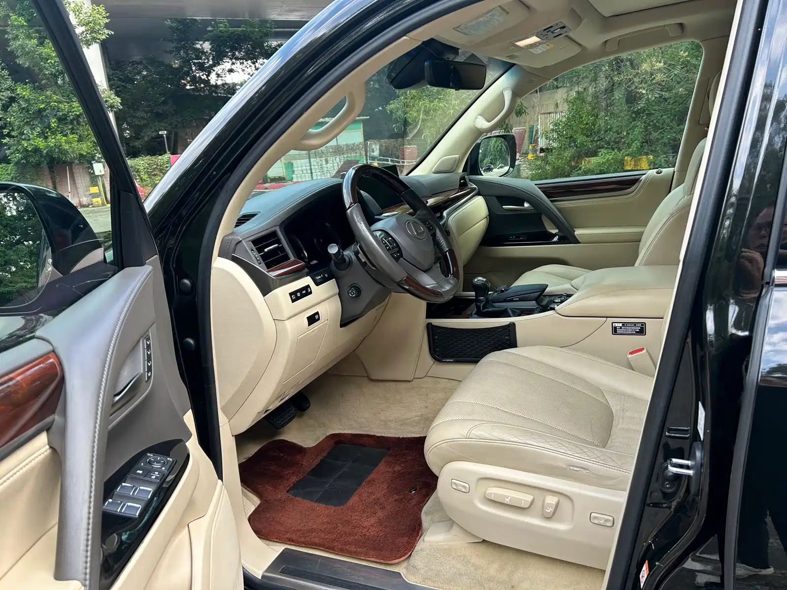 Фото 5 - Lexus LX