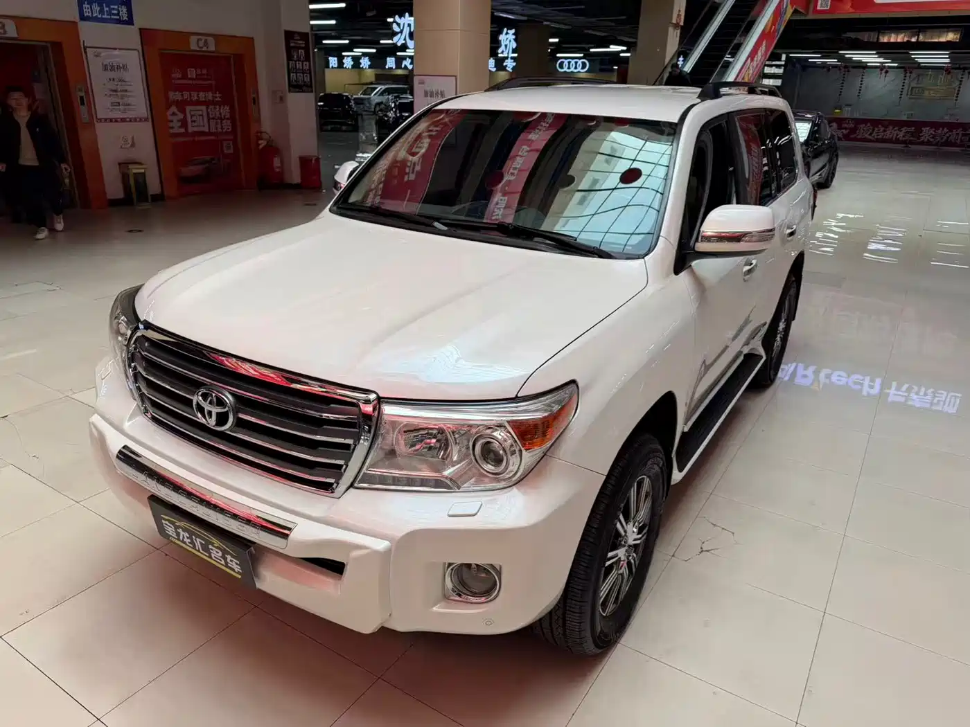 Toyota Land Cruiser (Import) 2015 4.0L V6 Middle East Low Configuration Edition фото 9