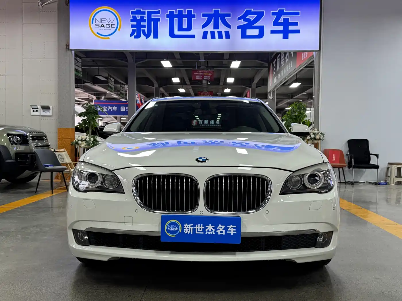 BMW 7 Series 2009 Model 740Li Leading Edition фото 3